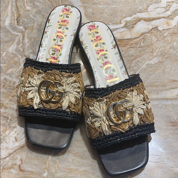 Gucci slides - Picture 1 of 8